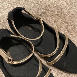 Kids flats size 2 1/2 worn once for a school program.